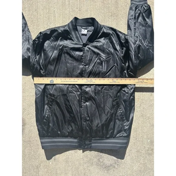 Nike LA Lakers Kobe Bryant Bomber Jacket Mens XL Black Mamba Hunt Or Be Hunted - Picture 14 of 16